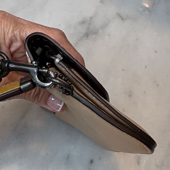 Coach Wristlet Bag Purse Clutch Leather Snakeskin Like New Link Detail Like New! - Picture 16 of 16